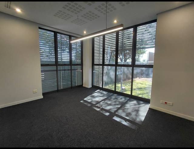 630M² OFFICE TO LET IN LONEHILL